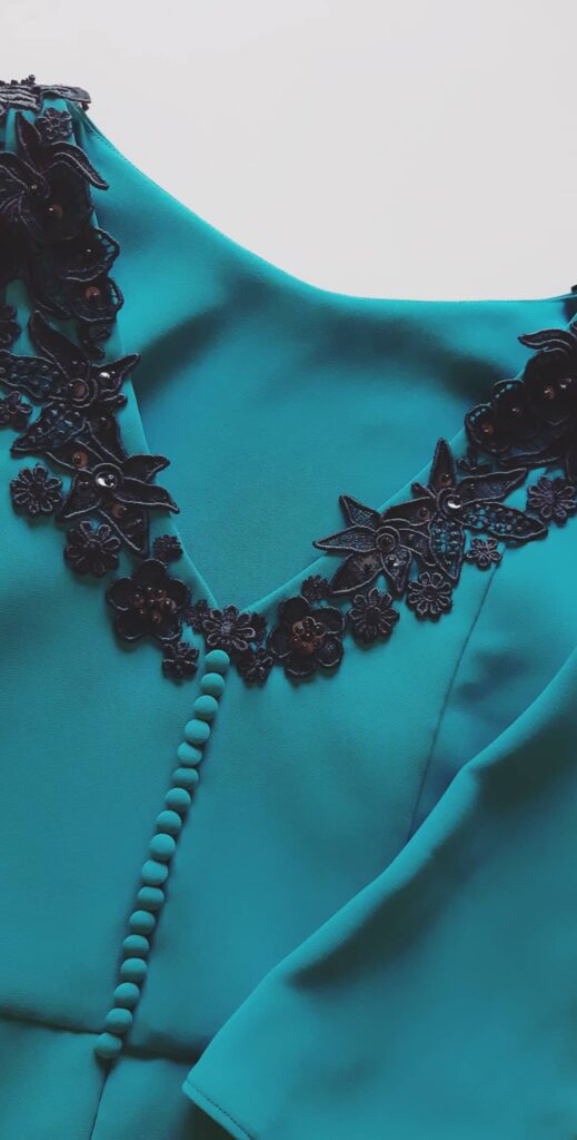 detalle-espalda-vestido-invitada