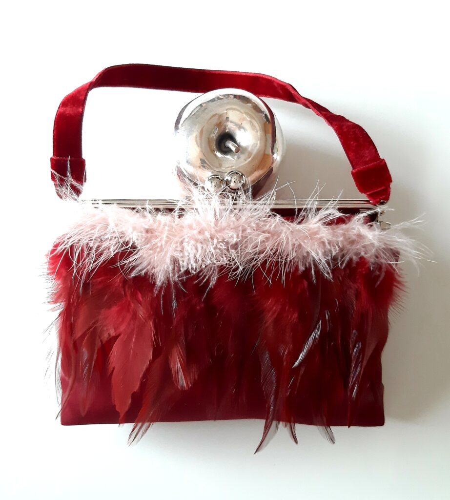cartera-plumas-invitada-a-medida-olga-pereira